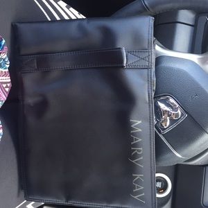 Market roll up cosmetic bag!